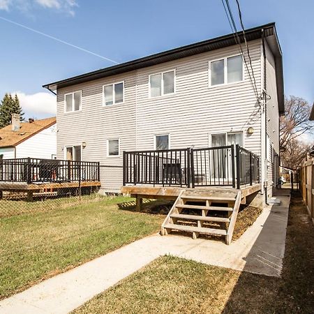 Vibrant Modern Oasis - Free Parking, Netflix, Fast Wi-Fi - Long Stays Welcome Edmonton Exterior photo