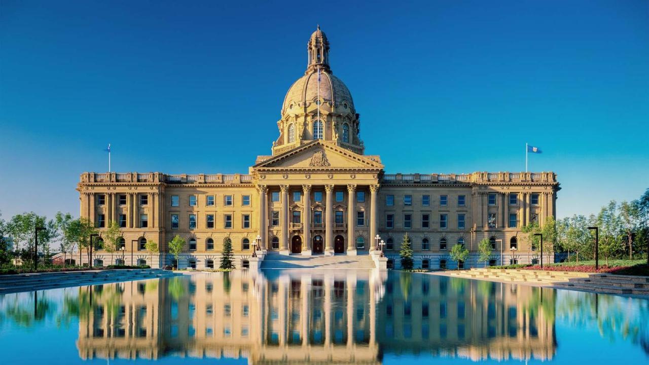 Vibrant Modern Oasis - Free Parking, Netflix, Fast Wi-Fi - Long Stays Welcome Edmonton Exterior photo
